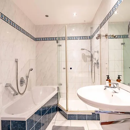 Am Hbf Mit 2 Schlafzimmern Und Sky