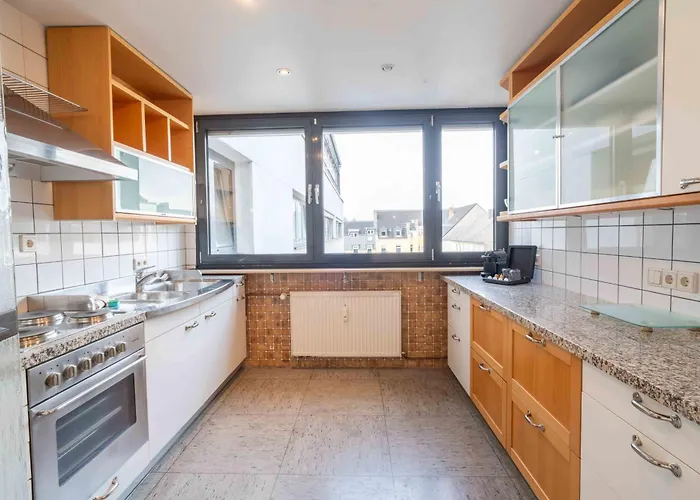 Am Hbf Mit 2 Schlafzimmern Und Sky * Koblenc